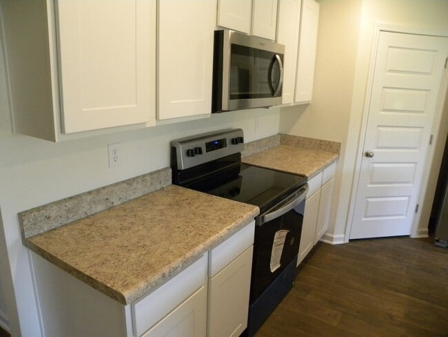 Building Photo - ***Price Reduction*** Beautiful Home in Foley