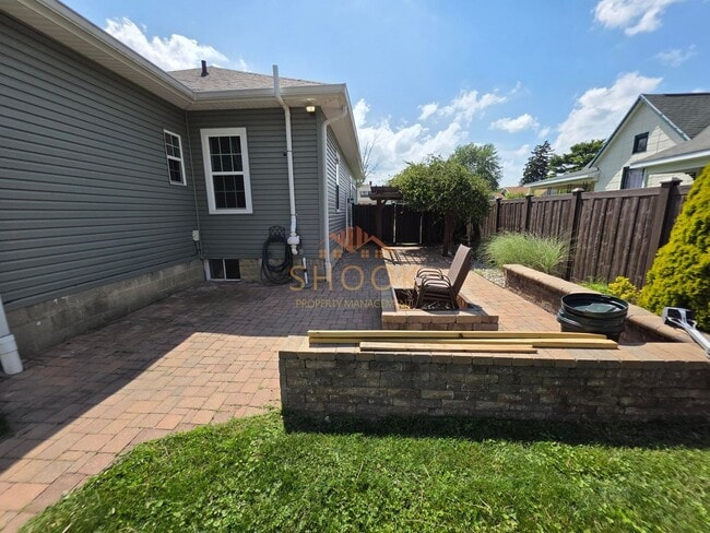 Building Photo - LOOK AT THIS 3 BR GEM WITH A BASEMENT UNDE...