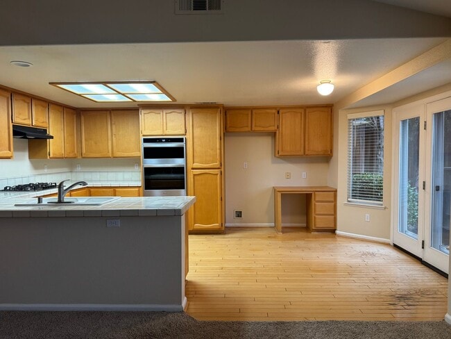 Building Photo - Beautiful Single Story Folsom home