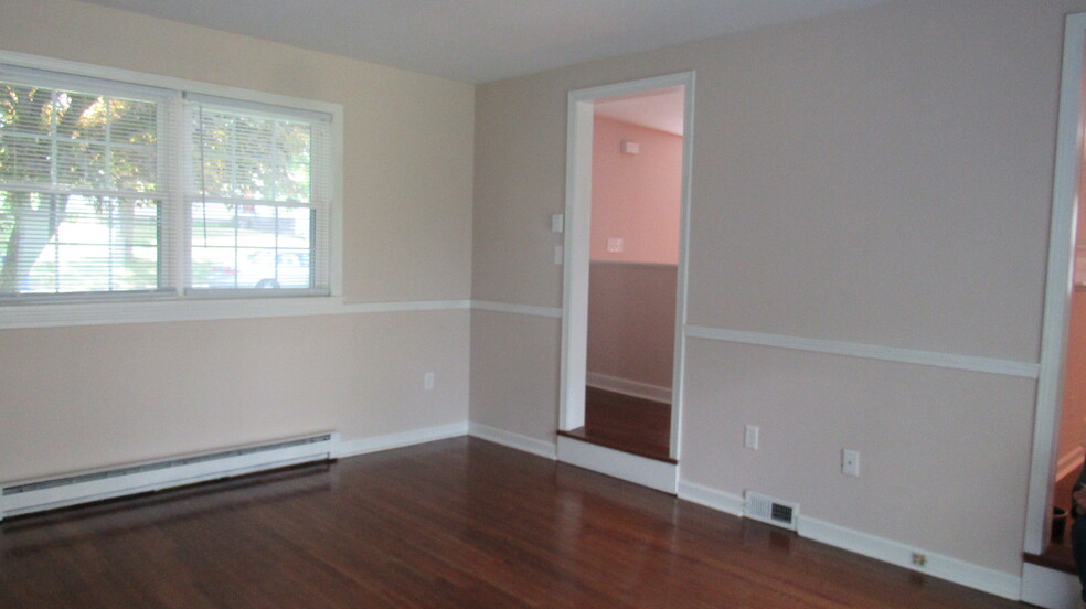 Building Photo - 72 Knollwood Rd