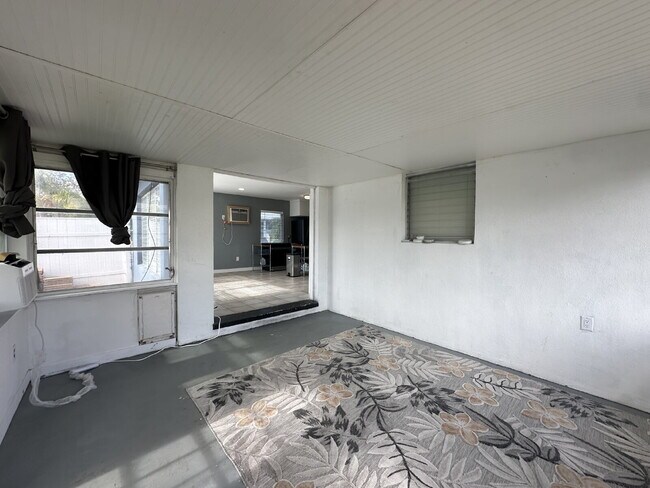 Building Photo - "Charming 1-Bedroom in Port Charlotte's Tranquil Setting"