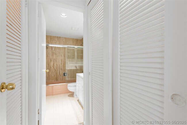Building Photo - 3800 Galt Ocean Dr