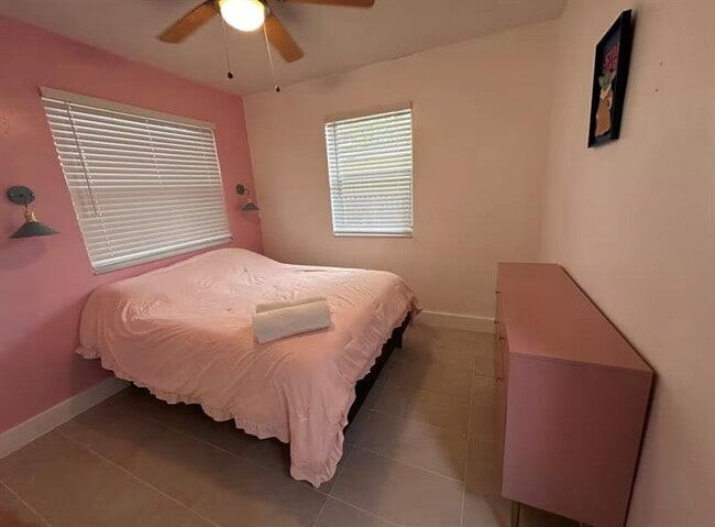 Building Photo - 1861 NE 161st St