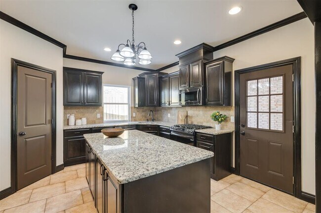 Building Photo - 2313 E Kellan Ct Terrace