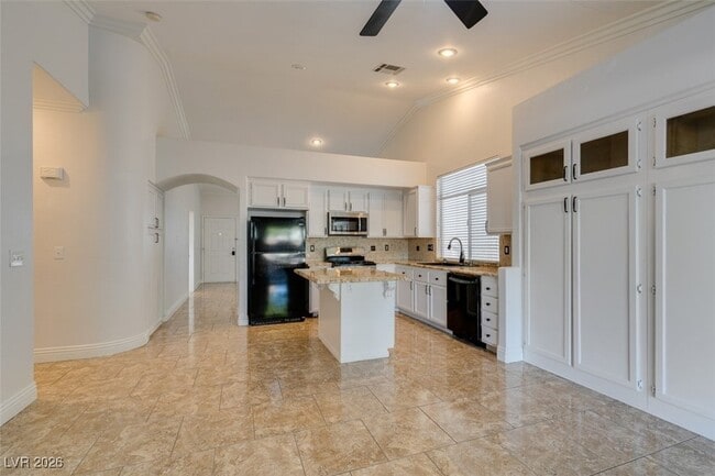 Building Photo - 669 Pacific Cascades Dr