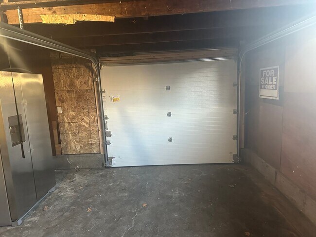Building Photo - Updated 3 bedroom 1 bath home with large yard!