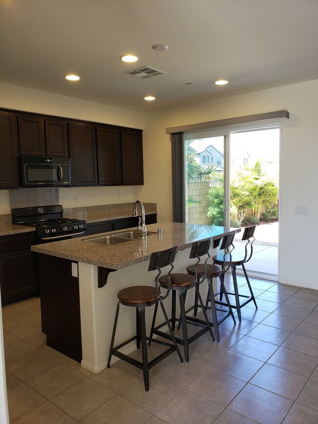 Building Photo - Riverpark 3+3 Single Family Home $4200