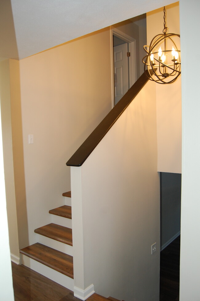 Staircase up - 3075 Chartwell Ct