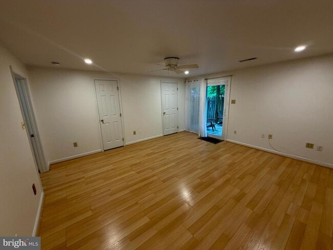 Building Photo - 9619 Glendower Ct