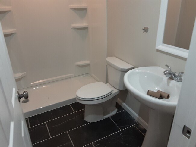 Building Photo - 116 June St