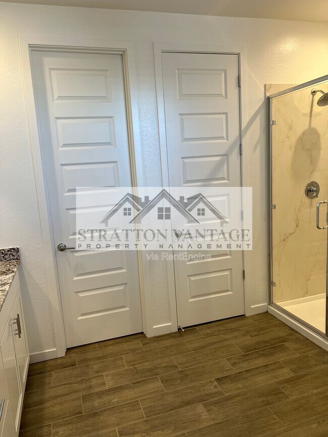 Building Photo - 5626 S 26th Ln