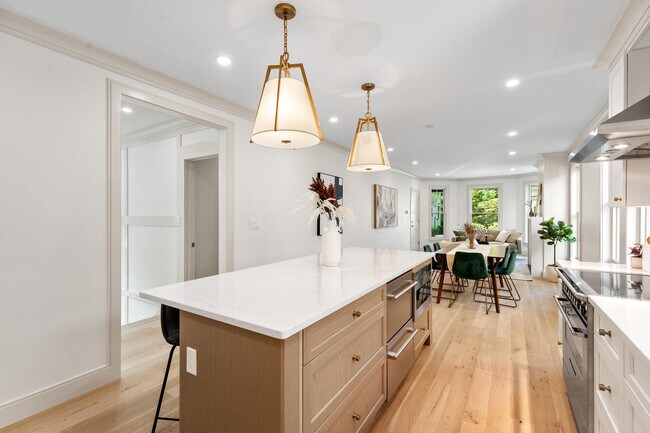 Building Photo - 8 Holly Ave