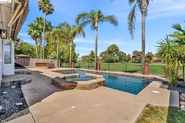 Building Photo - 2317 Wayfarer Dr