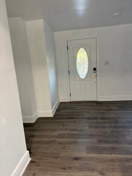 Building Photo - 961 Eastside Dr SE