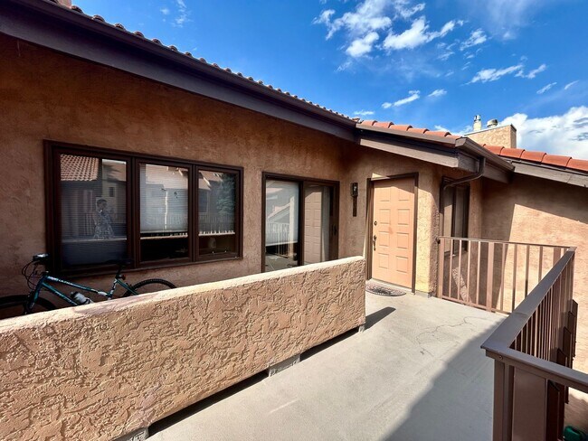Building Photo - Spacious 2Bd/2.5Ba Luxury Loft-Style Condo...