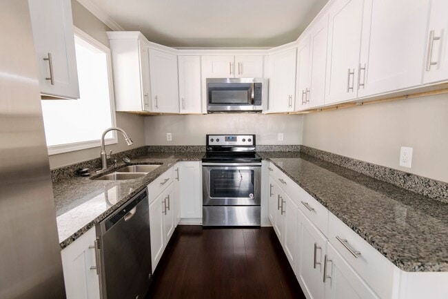 Building Photo - 3 Bedroom Ranch Style Home Just Minutes From Downtown Raleigh!