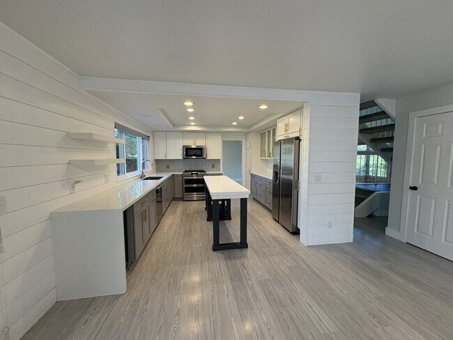 Building Photo - 5705 Davis Cir