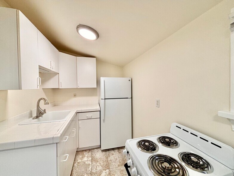Building Photo - 302 W Olympic Pl