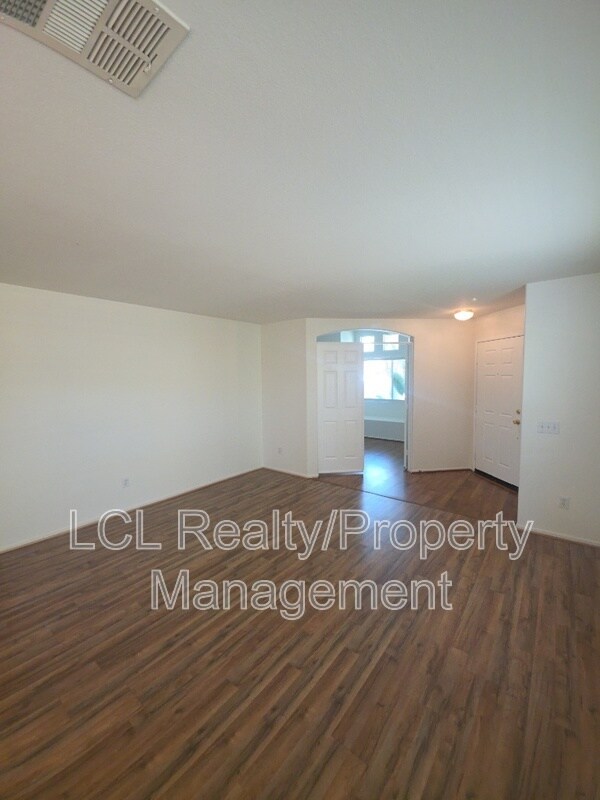 Building Photo - 26807 Mountain Glen Dr