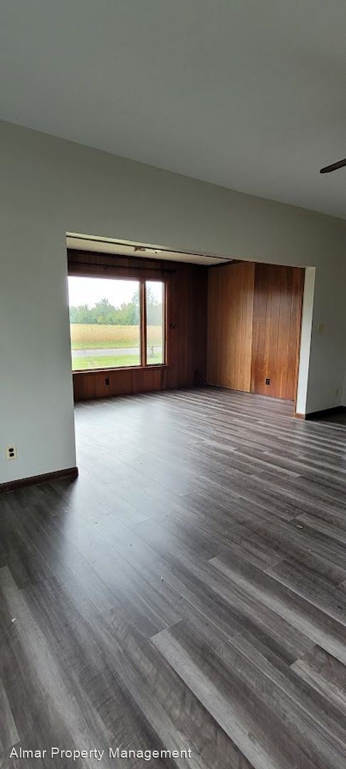 Building Photo - 3 br, 1 bath House - 9108 Township Road K