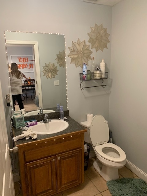 1/2 Bathroom - 214 Pine St