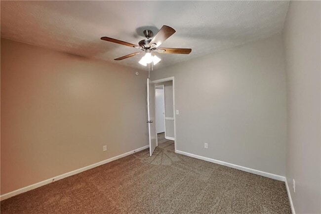 Building Photo - 4171 Woodcrest Dr