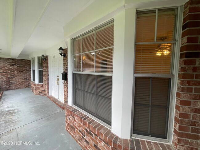 Building Photo - 5391 Golf Course Dr