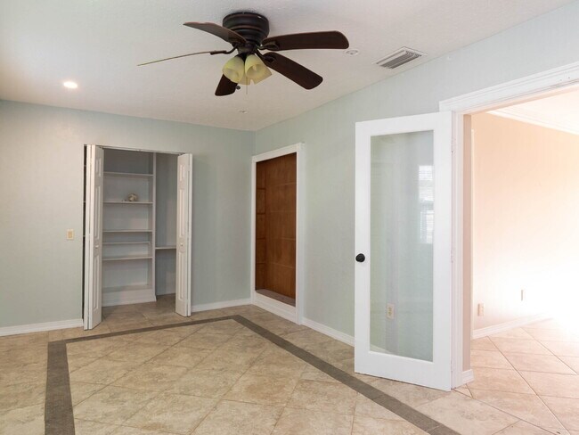 Building Photo - MOVE IN WITH ZERO DEPOSIT - UPDATED 3 BEDROOM HOME IN VENICE