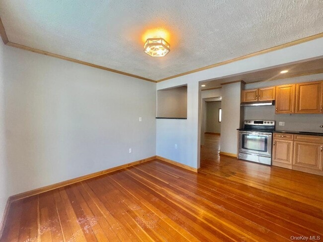 Building Photo - 16 Lake Ave