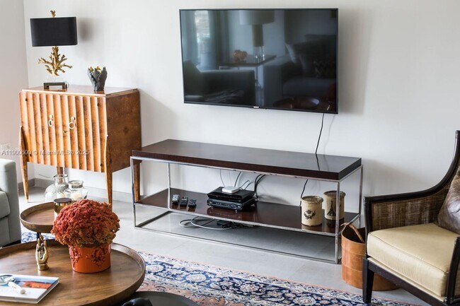 Building Photo - 68 SE 6th St