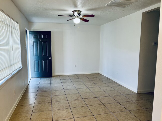 Building Photo - 5136 Mallow St