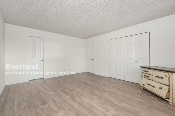 Building Photo - 6844 Countryside Ln