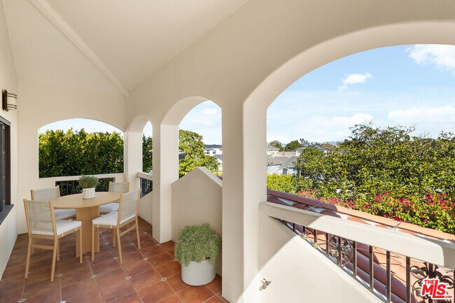 Building Photo - 7917 Westlawn Ave