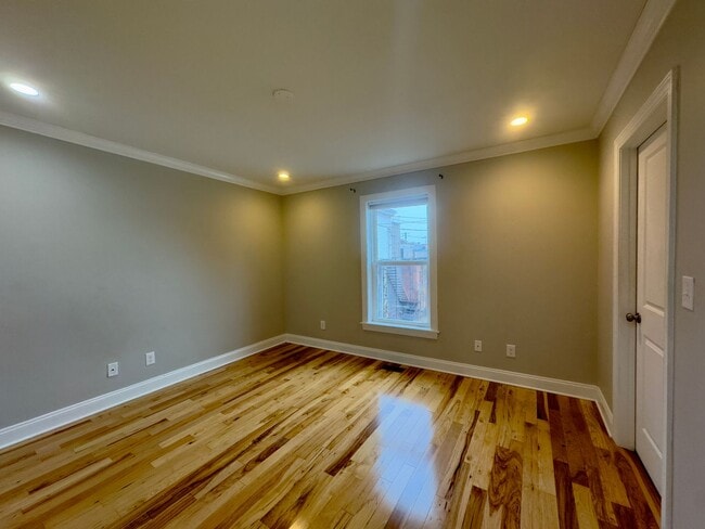 Building Photo - Charming 3 Bedroom/2.5 Bathroom Duplex in Hampden!