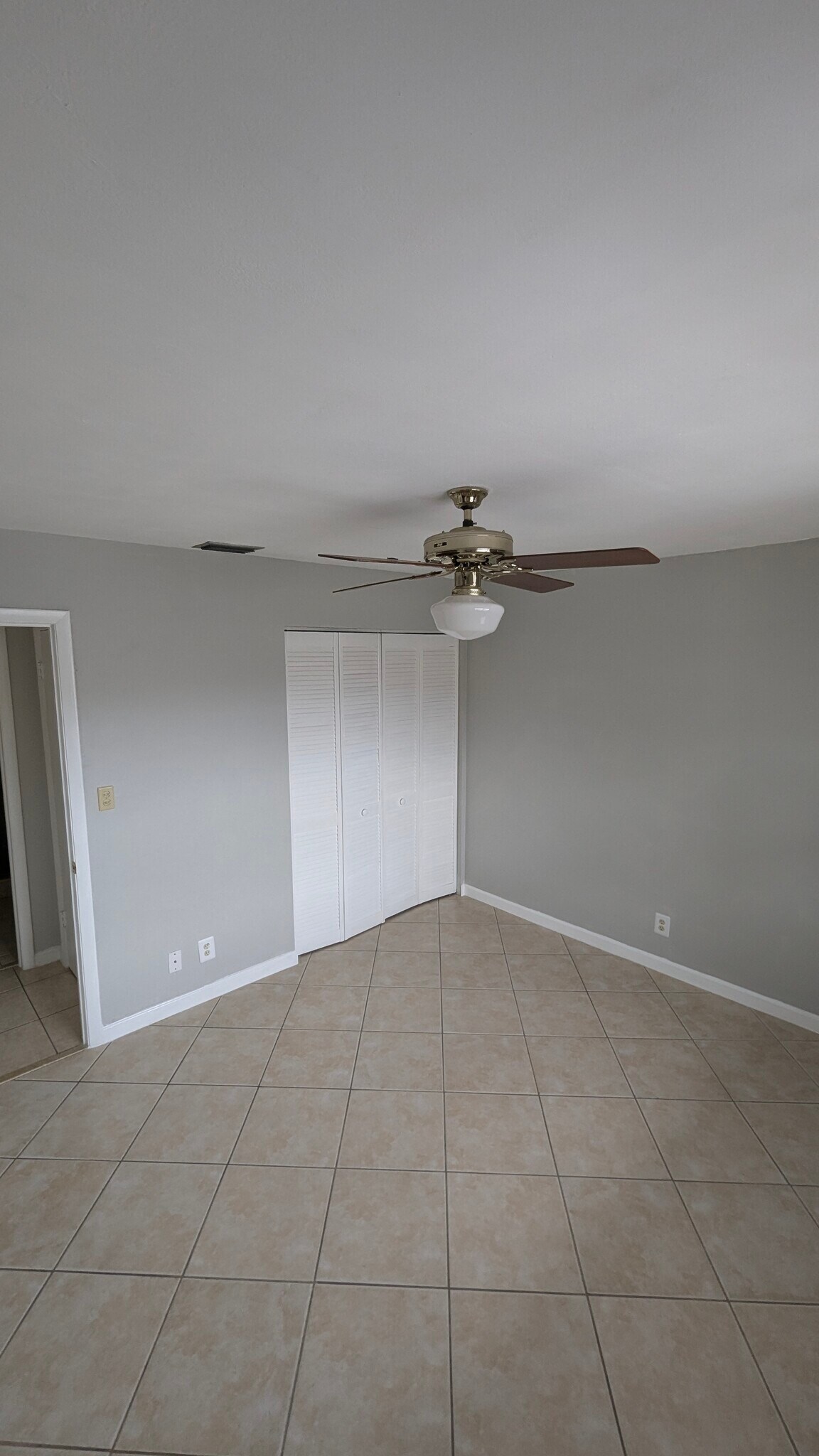 Guest & Closet - 3777 NW 78th Ave