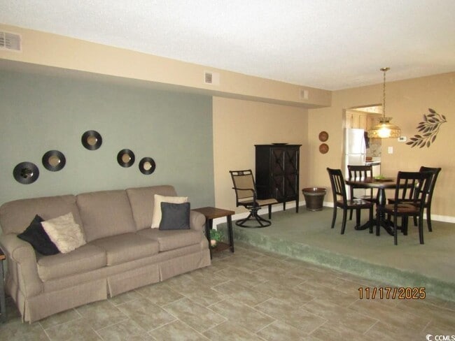 Building Photo - 928 Villa Dr