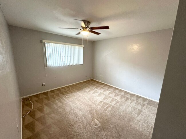 Building Photo - Beautiful 3 bed/2 bath unit in Huntington Beach