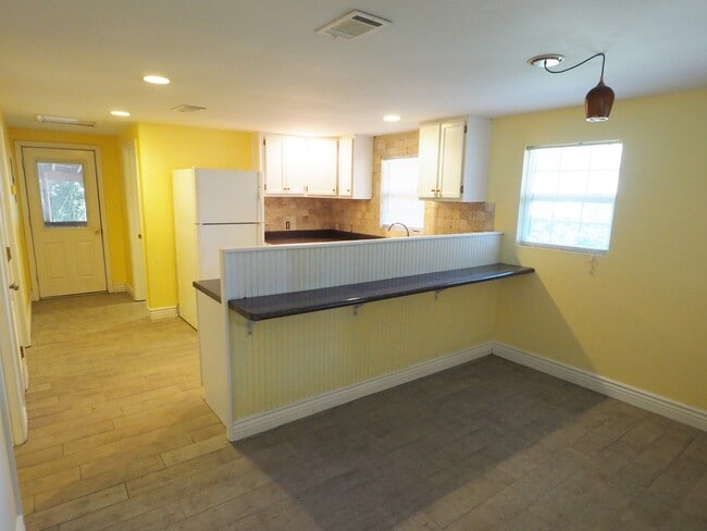 Building Photo - Charming Property in Magnolia Springs!