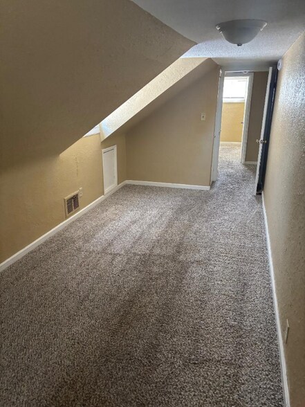 Building Photo - 242 E Siebenthaler Ave