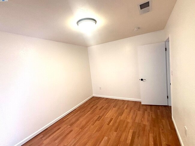 Building Photo - 3428 San Marino Ave