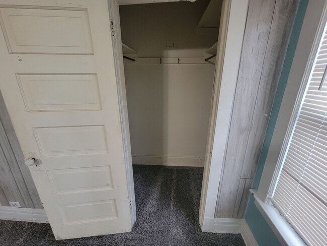 Building Photo - AVAILABLE JUNE - 4 Bed 1 Bath Located In East Hillside