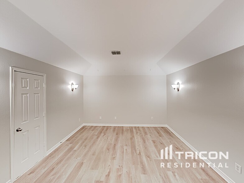 Building Photo - 813 Wolf Trail