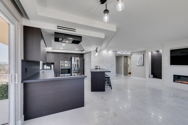 Building Photo - Elevated Penthouse Living with Private Terrace & Resort-Style Amenities * MOVE IN SPECIAL *