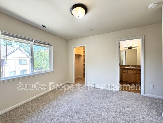 Building Photo - 2858 SW Tranquility Terrace