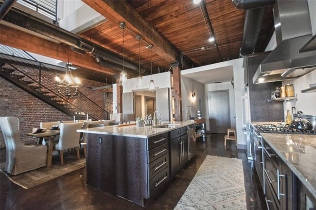 Building Photo - 320 Peters St SW