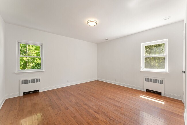 Building Photo - 128 Moorland Dr