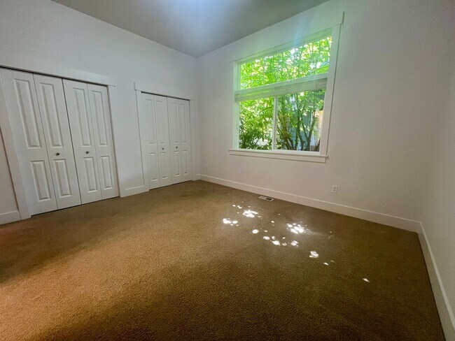 Building Photo - PENDING APPLICATION; Spacious Home on Golf Course  - All Bedrooms En Suite