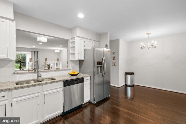Building Photo - 18005 Sunset Lake Ct
