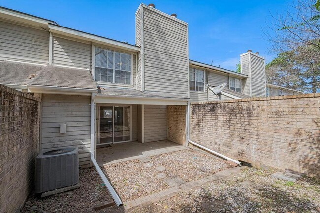 Building Photo - 2030 Plantation Dr