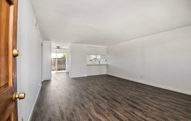 Building Photo - 625 S Fig St